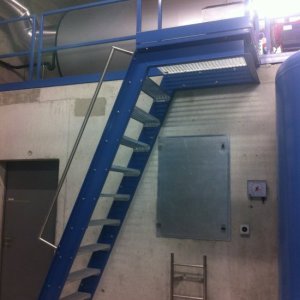 Industrie Treppe mit Podest