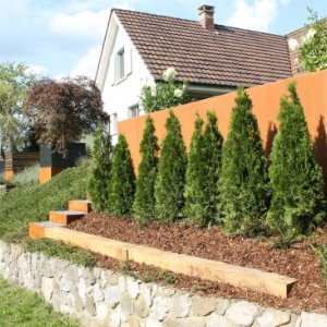 Treppe aus gelaserten Stahlwangen