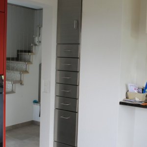 Hochschrank Küche aus Chromstahl mit Auszug