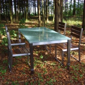 Chromstahl Tisch mit Tischplatte aus Crashglas, Abmessung 90 cm x 180 cm